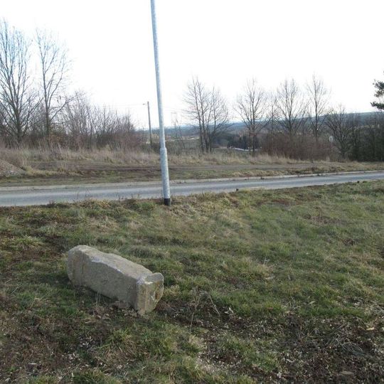 Kříž v západní části Skapců