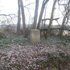 Kříž na okraji lesa nad Chráštovicemi