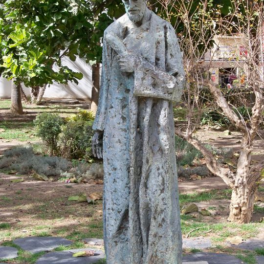 Monumento a Salomón Ben Gabirol
