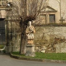 Socha svatého Jana Nepomuckého u kostela Zvěstování Panny Marie v Chyši