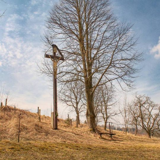 Dřevěný kříž v Hrabenově u polní cesty