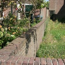 Onze Lieve Vrouw Tenhemelopneming: pastorie en muren