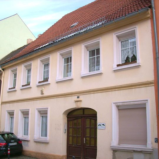 Wohnhaus in geschlossener Bebauung Mittelstraße 15