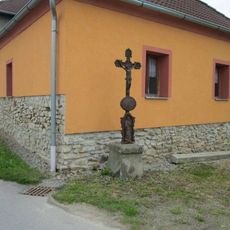 Kříž v Ratiboři u křižovatky