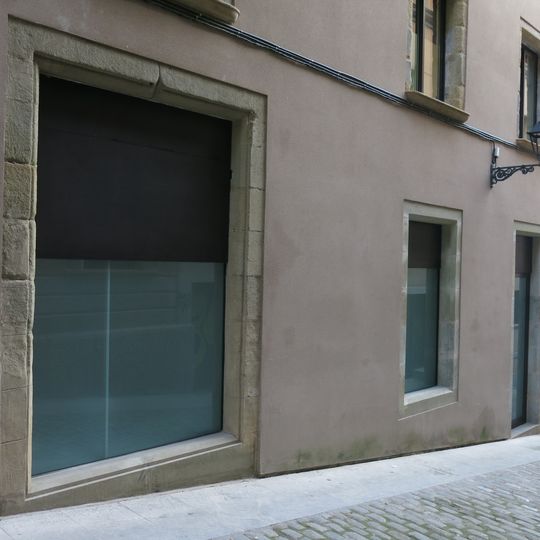 Portals adovellats de l'habitatge al carrer del Call Nou, 1