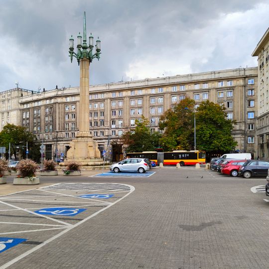 Blok przy placu Konstytucji 3