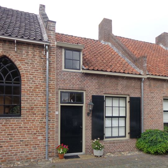 Kniphoek bij 12, Buren