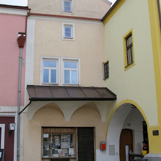 Husovo náměstí 1215