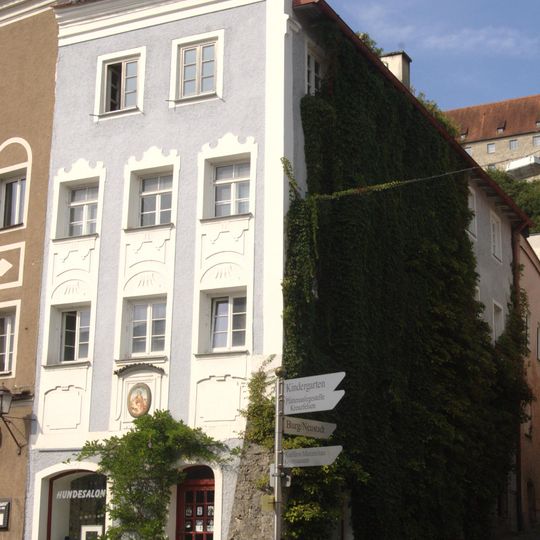 Wohn- und Geschäftshaus