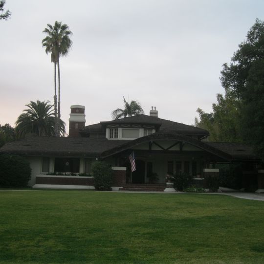 House at 1233 Wentworth Ave.