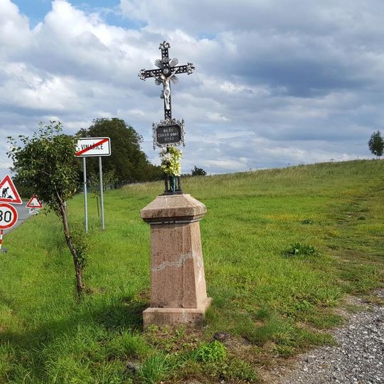 Kříž na jihovýchodním okraji Vinařic