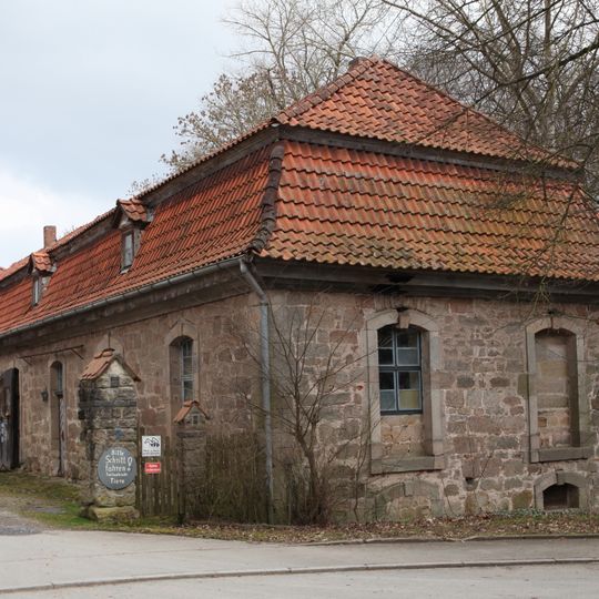 Mansarddachhaus mit Ökonomiebau