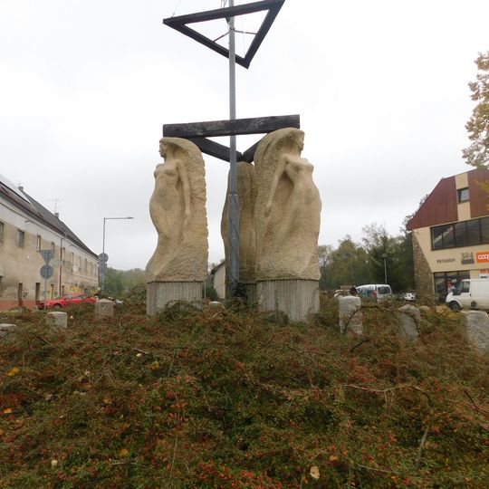 Sousoší na kruhovém objezdu ve Štokách