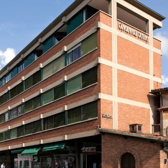 Palazzi Il Cardo, La Piccionaia e cinema Corso