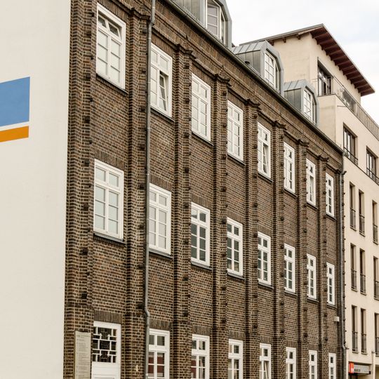 Bankgebäude in halboffener Bebauung Rudolf-Breitscheid-Straße 4