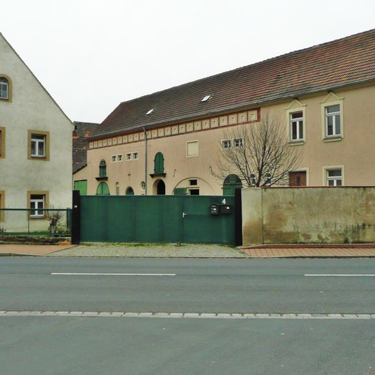 Wohnstallhaus mit Anbau, Seitengebäude und Scheune eines Dreiseithofes Meißner Straße 3; 4