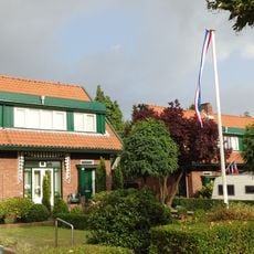 Twee middenstandswoningen onder 1 kap