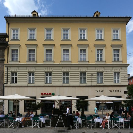 Wohn- und Geschäftshaus