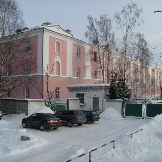 «Казармы Восстания» . В казарме 11 декабря 1918 г. восстали против интервентов насильно мобилизованные в белую армию рабочие и крестьяне 1 Архангельского белогвардейского полка