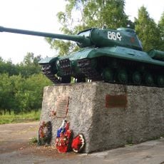 Танк ИС-2, установленный в честь воинов-танкистов (Новый Учхоз)