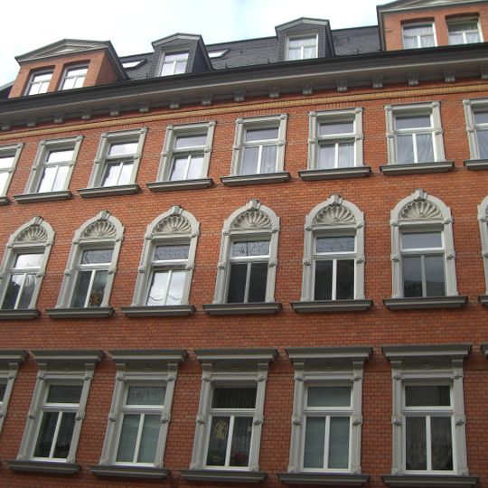Mietshaus Helmholtzstraße 8