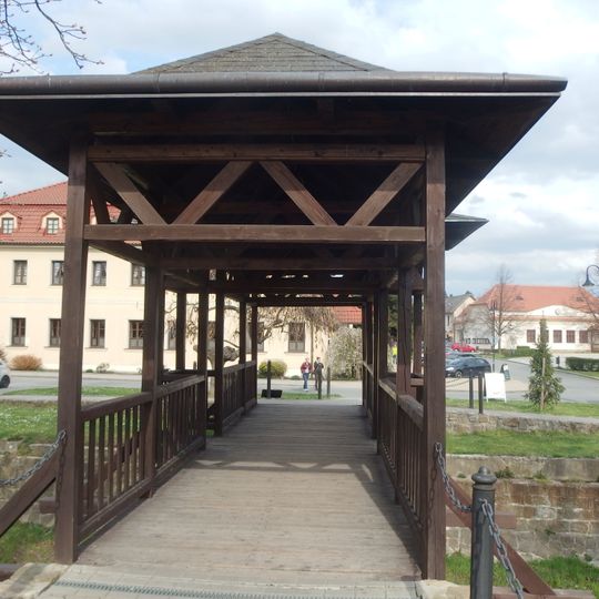 Krytá lávka přes Buchlovický potok v Buchlovicích