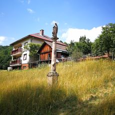 Sloup se sochou Panny Marie