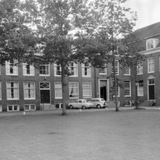 Pand met sobere lijstgevel