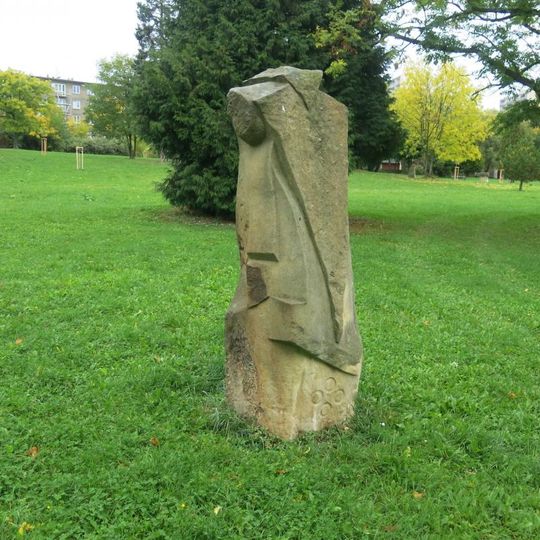 Kamenná plastika Souznění v Pietním parku v Litvínově