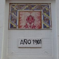 Ceramic panel of Our Lady of Light at 10 Santos de la Piedra street