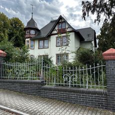 Villa mit Einfriedung Schulstraße 20