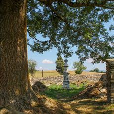 Kříž v Pramenech u Žárové na hřbitově