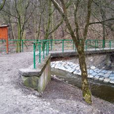 Lávka přes Rokytku u hráze Hořejšího rybníka