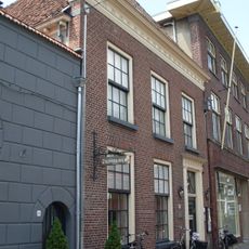 House with simple cornice