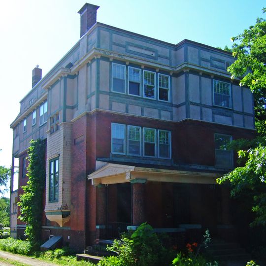 Franklin Apartments