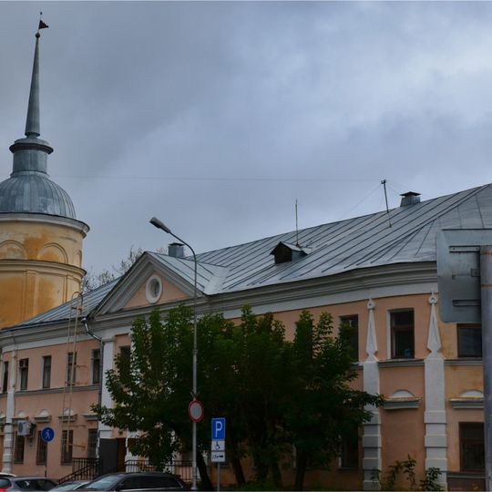Больничный корпус с церковью св. Пантелеймона