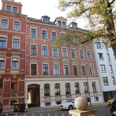 Mietshaus in ehemals geschlossener Bebauung Kanzlerstraße 15
