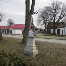 Kříž u mateřské školy v Kalištích