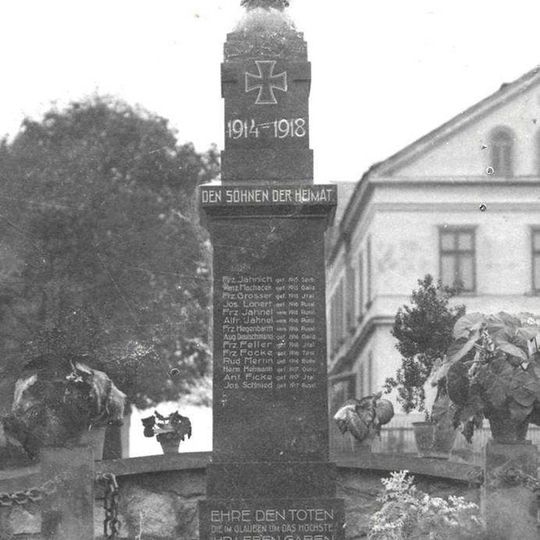 Torzo pomníku padlým z 1. světové války v Markvarticích