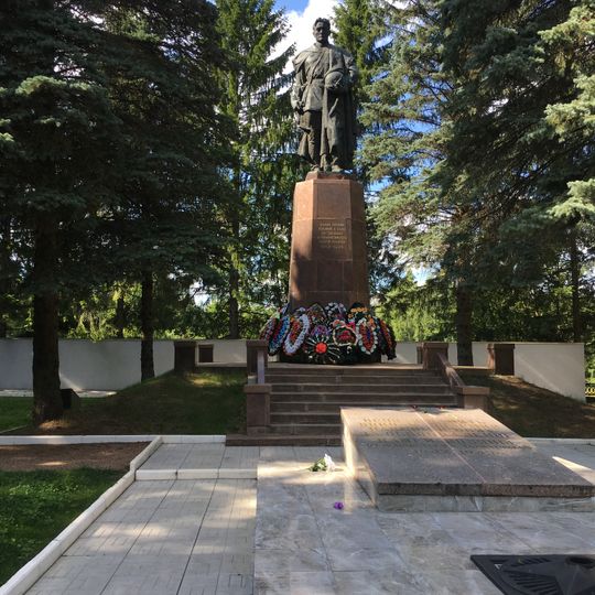 Памятник советским войнам, погибшим при обороне высоты 275,6 «Зайцева гора» )