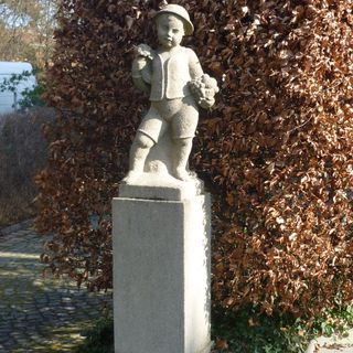 Skulptur im Garten Einsteinstraße 9