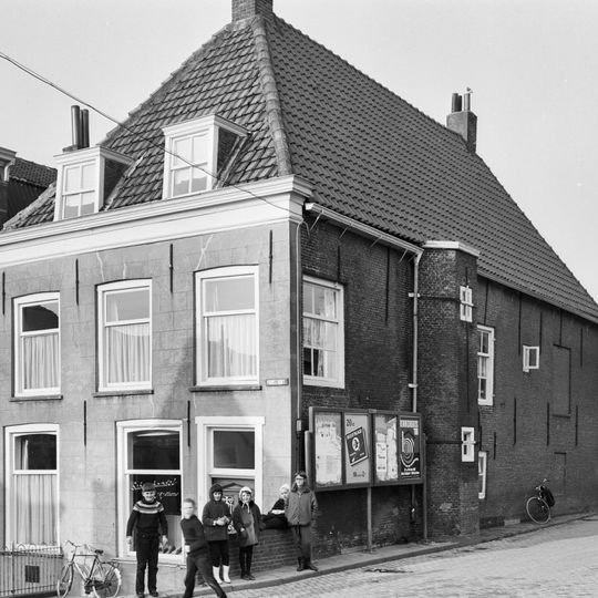 Voorstraat 2, Ooltgensplaat