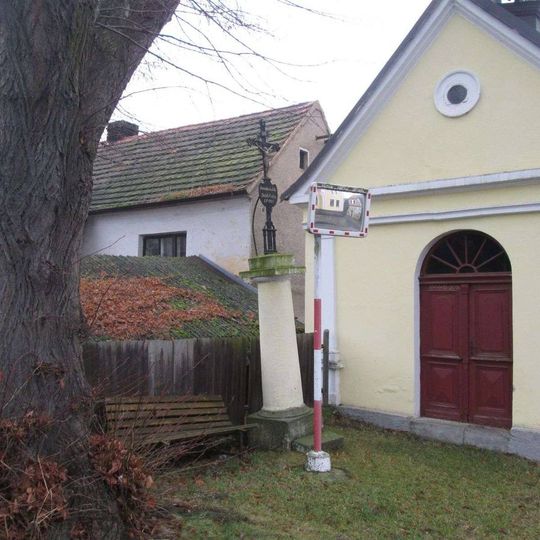 Kříž v Horní Kamenici u kaple