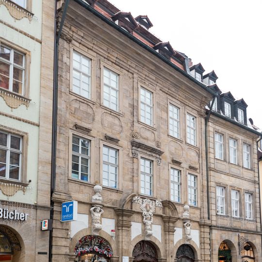 Wohn- und Geschäftshaus