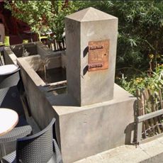 Drinking fountain, water well