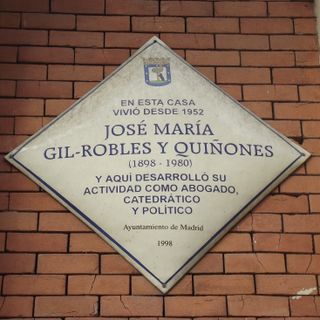 Commemorative plaque to José María Gil-Robles