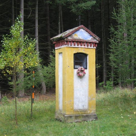 Kaplička u silnice Hostomice - Buková u vrchu Velká Baba