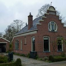Winkelwoning met aangebouwde schuur