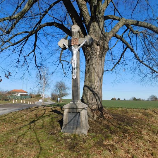 Kříž u školy v Čisovicích