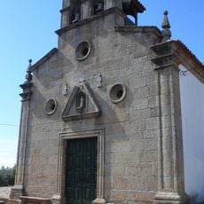 Igreja de Nossa Senhora dos Reis, matriz de Lamalonga, incluindo o adro